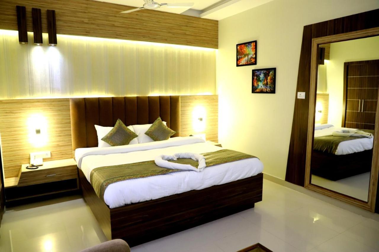 Hotel Santoor Varanasi Exterior foto